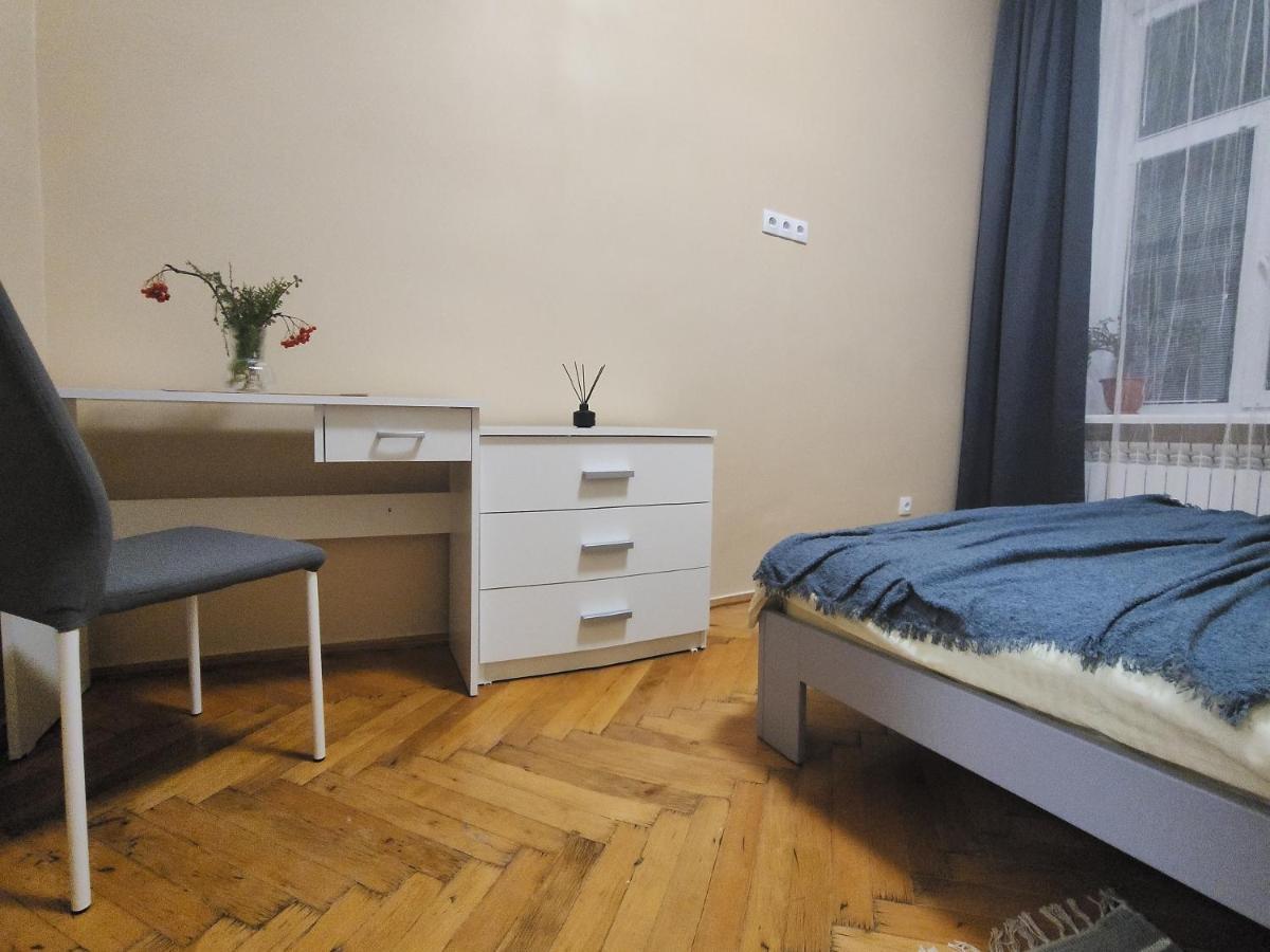 В центрі м.Чернівці 2 кімнатна затишна квартира. Экстерьер фото