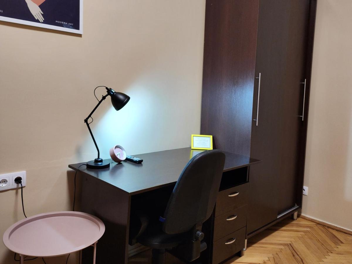 В центрі м.Чернівці 2 кімнатна затишна квартира. Экстерьер фото
