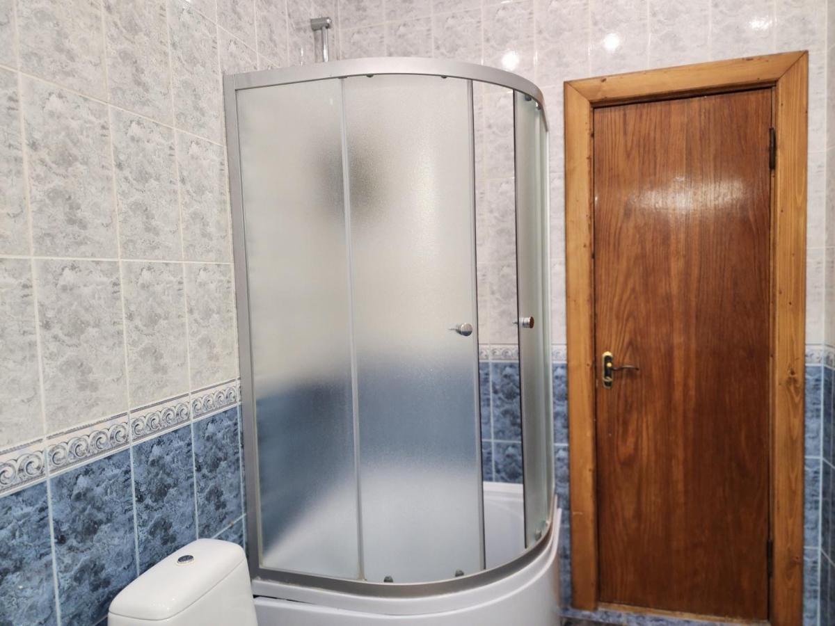 В центрі м.Чернівці 2 кімнатна затишна квартира. Экстерьер фото